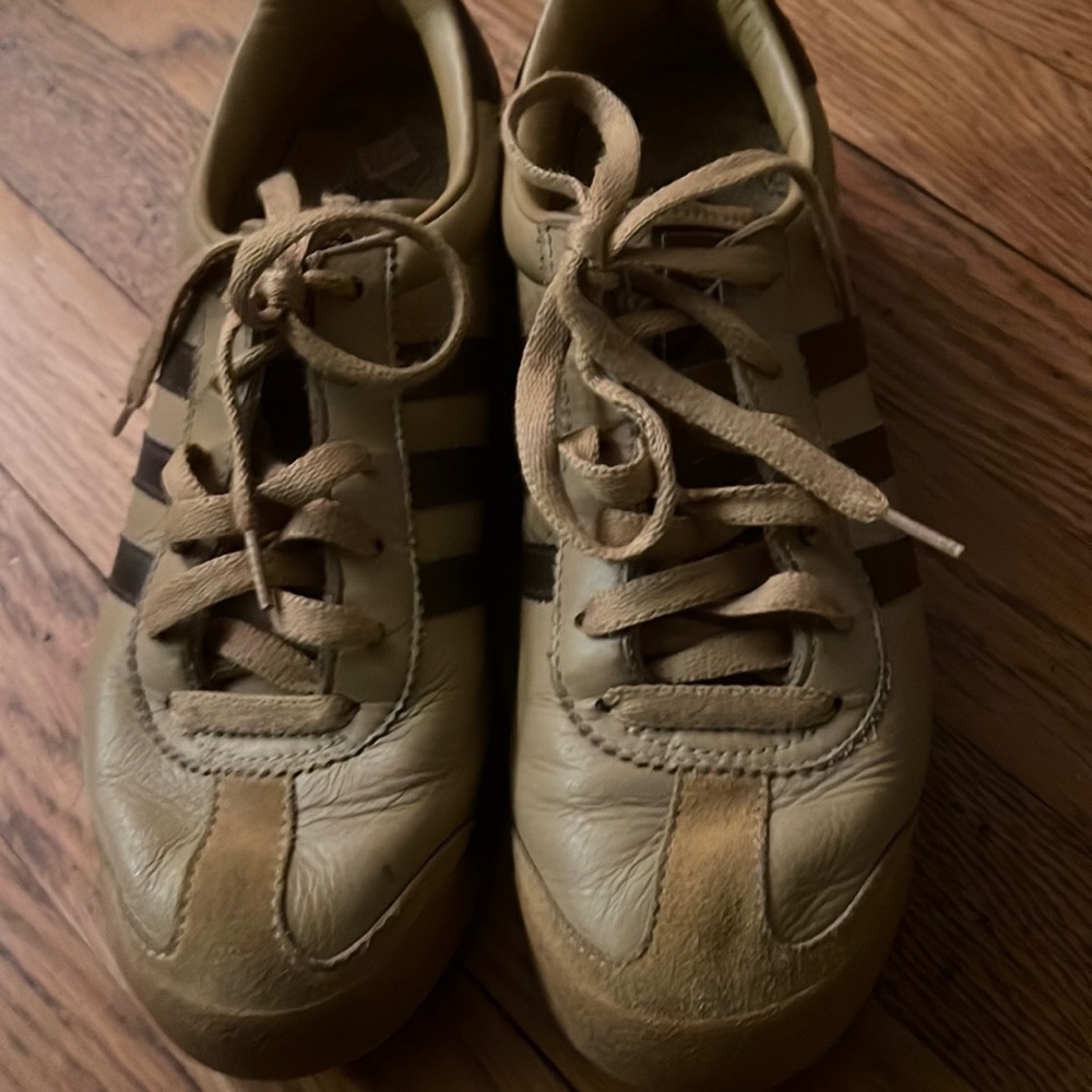 Gorgeous VINTAGE Tan with Brown Adidas Samoa Sneakers